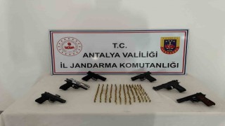 Antalyada 6 adet ruhsatsız tabanca ele geçirildi