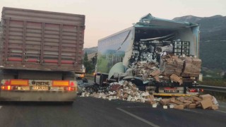 Arıza yapan tıra arkadan gelen tır çarptı : 2 ölü