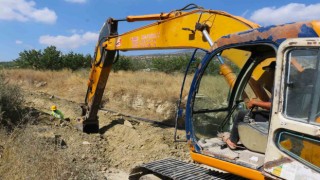 ASAT, Yelten mahallesinde eskiyen içme suyu boruları yeniliyor