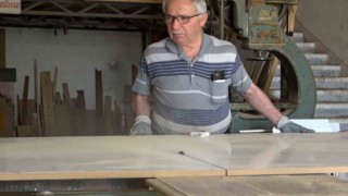 Aşkla yaptığı marangozluk mesleğini 55 yıldır devam ettiriyor