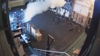 Ataşehirde spor salonundaki yangının çıkış anı kamerada