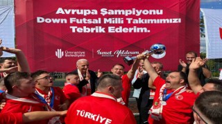 Avrupa şampiyonu Down Sendromlu Futsal Milli Takımı, Ümraniyede coşkuyla karşılandı