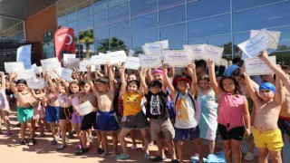 Aydında 750 öğrenci Büyükşehir Belediyesinden yüzme sertifikası aldı