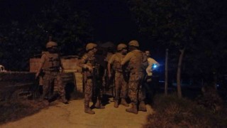 Aydında hareketli gece: Polisi bıçaklayan şahsa Özel Hareket ve JASAT destekli operasyon