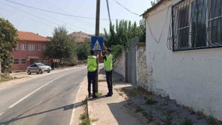 Aydında jandarma ekipleri trafik levhaların kontrol etti