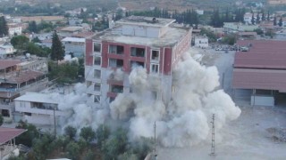 Ağır hasarlı bina yıkıldı, Kadın rahat bir nefes aldı