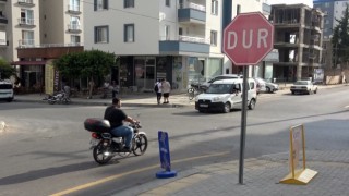 Aynı yerde kaza anları kamerada: Dur tabelasına uyulmayınca sürekli kaza oluyor