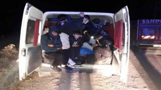 Ayvacıkta iki minibüs içinde 40 kaçak göçmen ile 2 organizatör yakalandı
