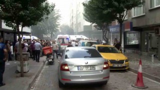 Bahçelievlerde bir apartman dairesinde patlama yaşandı. Olay yerine çok sayıda itfaiye ve sağlık ekibi sevk edildi. Olay yerinde yaralılar olduğu öğrenildi.