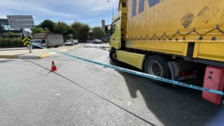 Bahçelievlerde mazot dökülen yol ulaşıma kapandı