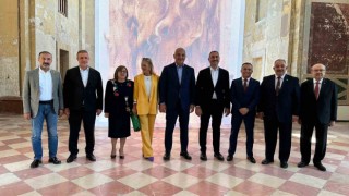 Bakan Ersoy, Refik Anadol Rönesans Rüyaları Dijital sergisini yerinde inceledi