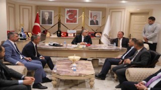 Bakan Işıkhan, Artuklu Belediyesini ziyaret etti