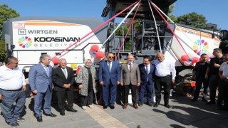 Bakan Özhaseki: 1 milyon 900 binden fazla insan evinde değil dışarıdaysa, başka projelerin peşinde koşmak çok doğru olmaz