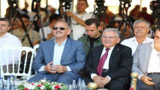 Bakan Özhasekiden Büyükkılıça: Hizmetlerini maşallah konuşturuyor