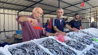 Balık tezgahları beklenen ilgiyi görmedi