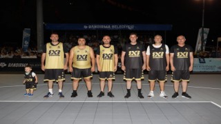 Bandırma Belediye Başkanı Tolga Tosun, basketbol oynadı