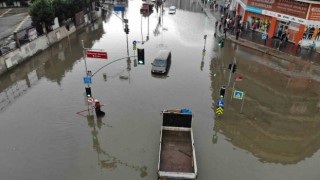 Başakşehirde göle dönen yol havadan görüntülendi