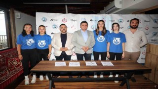 Başkan Acar, Aliağanın profesyonel kadın voleybolcularıyla bir araya geldi