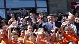 Başkan Ayık öğrencilere kitap okudu