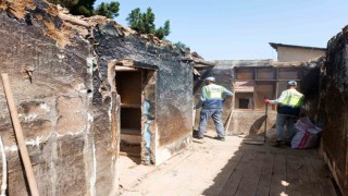 Başkan Kavuş, evi yanan Ayşe teyzeye sahip çıktı