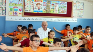 Başkan, Öğrencilere "Diyanet Çocuk Dergisi" Hediye Etti
