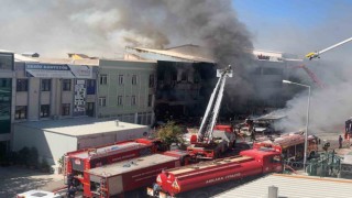 Başkentte sünger fabrikasındaki yangında 5 kişi dumandan etkilendi