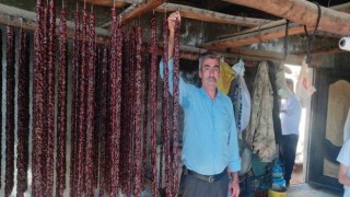 Batmanda yoğun talep gören cevizli sucuk, yüzlerce ailenin geçim kaynağı oldu