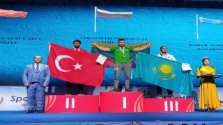 Bayburtlu sporcu Yıldızoğlu bilek güreşinde dünya ikincisi oldu