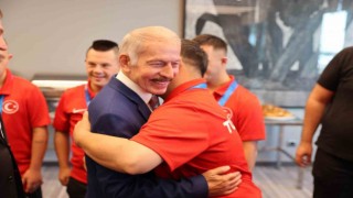 Bayrampaşa Belediye Başkanı Down Sendromlular Avrupa şampiyonlarıyla buluştu
