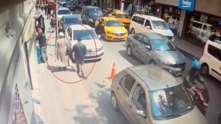 Beyoğlunda kadınları hedef alan yankesici kamerada: Kaşla göz arasında telefonlarını çaldı