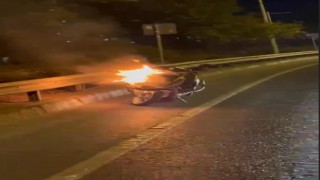 Beyoğlunda kuryenin motosikleti alev alev yandı