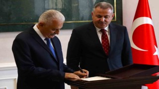 Binali Yıldırımdan İzmir Valiliğine ziyaret