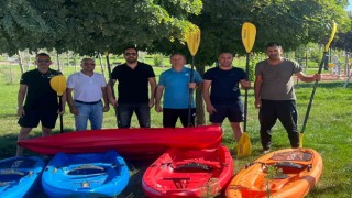 Bingölde sporculara kano ve yarış botu hediye edildi