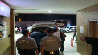 Birlikte hastaneye giden iki arkadaşın tartışması kavgaya dönüştü, o anlar kamerada