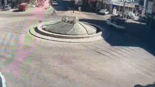 Bisikletli çocuk kamyonete böyle çarptı
