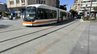 Bisikletli çocukların tehlikeli oyunu