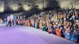 Bodrum Kalesinde coşkulu konser: Halk konserine vatandaşlar akın etti