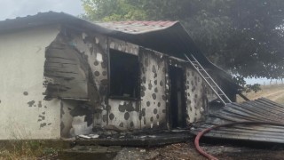 Boluda tek katlı ev alev alev yandı