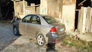 Boş yolda kaldırımdan gitti, yayalara korna çalıp yol istedi, o anlar kamerada