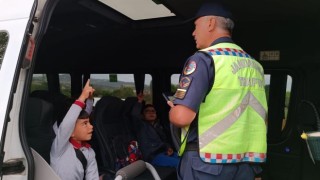 Burdurda jandarma ekiplerinin okul servisleri denetiminde 3 araç trafikten men edildi