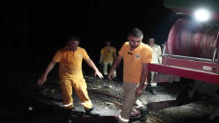 Bursada çıkan orman yangınına gece saatlerinde müdahale sürüyor