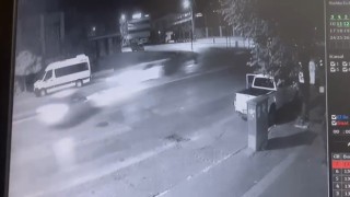 Bursada iki aracın kafa kafaya çarpıştığı anlar kamerada