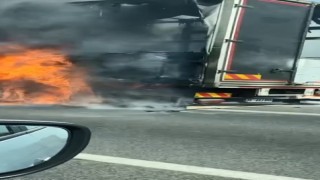 Bursada seyir halindeki tır alevlere teslim oldu