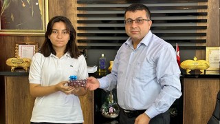 Bursluluk sınavı Türkiye birincisi Başkan Daşöz tarafından ödüllendirildi
