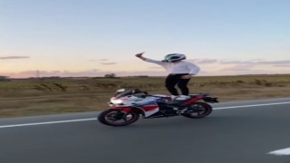 Büyükçekmecede motosiklet sürücüsünün yürekleri ağza getiren görüntüsü kamerada