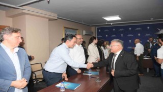 Büyükkılıç, AK Parti İl Başkanlığı Yeni Yönetimini Tebrik Etti