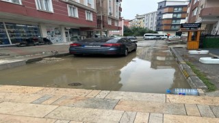 Cadde ve sokakları su bastı