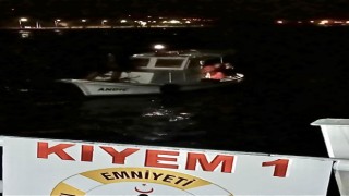 Çanakkale Boğazında sürüklenen tekne kurtarıldı