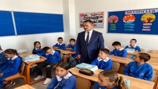 Çanakkalede 2023-2024 Eğitim-Öğretim Yılı Yukarıköy İlkokulunda düzenlenen törenle başladı
