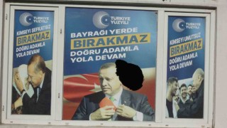 Çanakkalede AK Partinin seçim irtibat ofisine taşlı saldırı